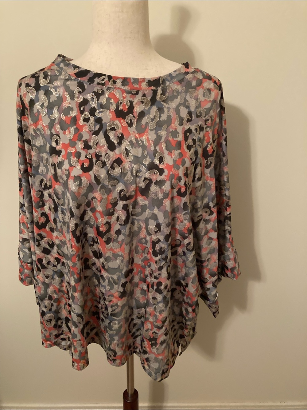 Adrienne Gray and Coral Leopard Print Tunic Top Women’s Size S. NWT